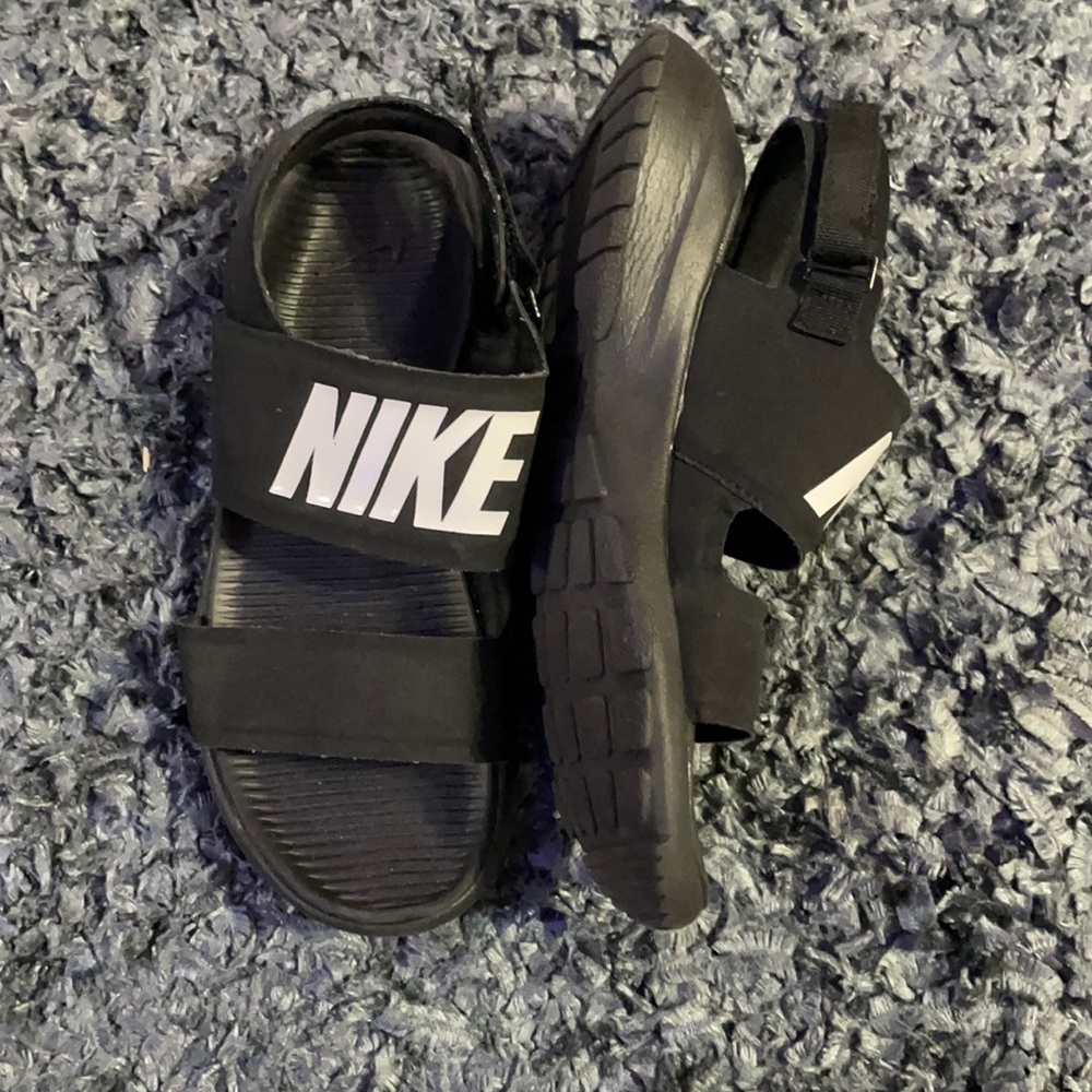 black nike sandals